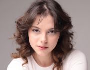 Betül Alaz kimdir?
