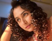 Gazal Sood kimdir?