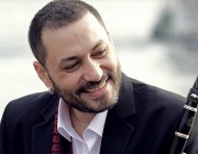 Hüsnü Şenlendirici kimdir?