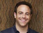 Paul Adelstein kimdir?