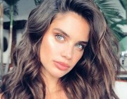 Sara Sampaio kimdir?