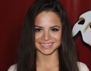 Sasha Clements kimdir?