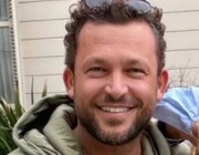 Sezer Dermenci kimdir?