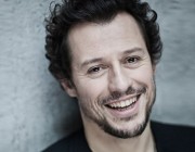 Stefano Accorsi kimdir?