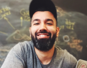 Tolga Akış kimdir?